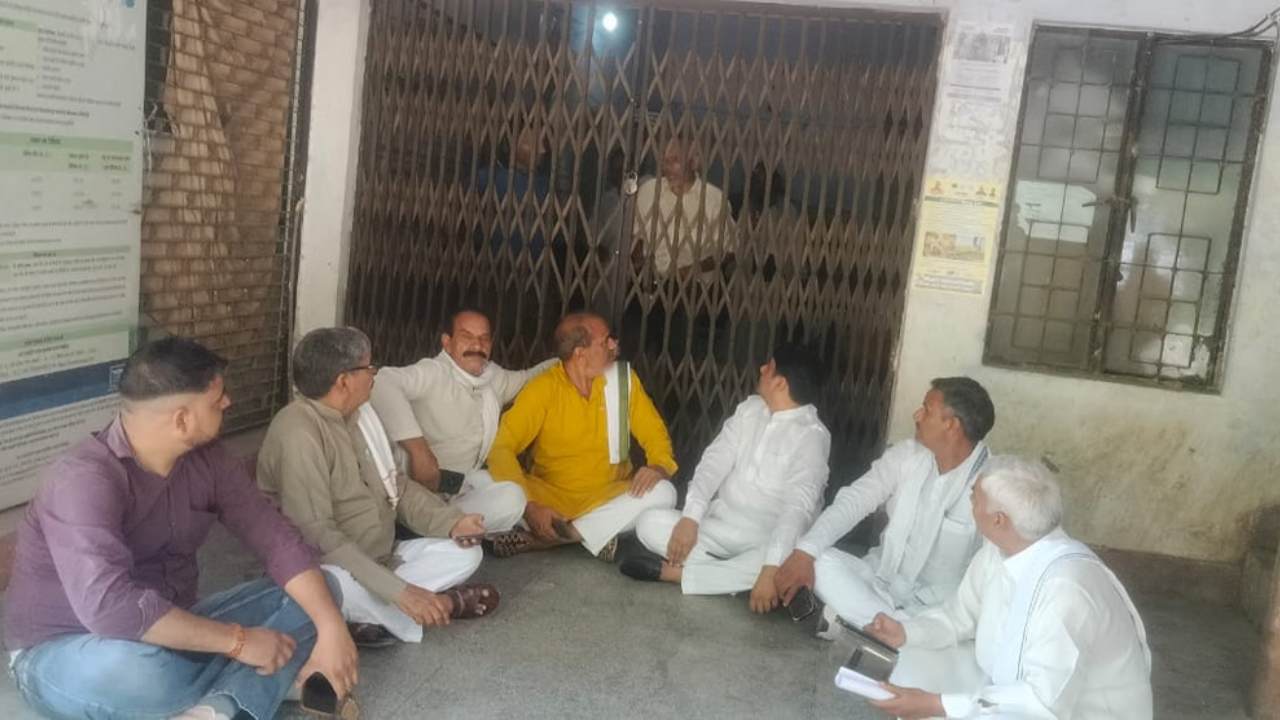 Agriculture Department Update: आऊ में कार्यालय पर ताला, कृषि पर्यवेक्षक का पद खाली होने से किसान परेशान
